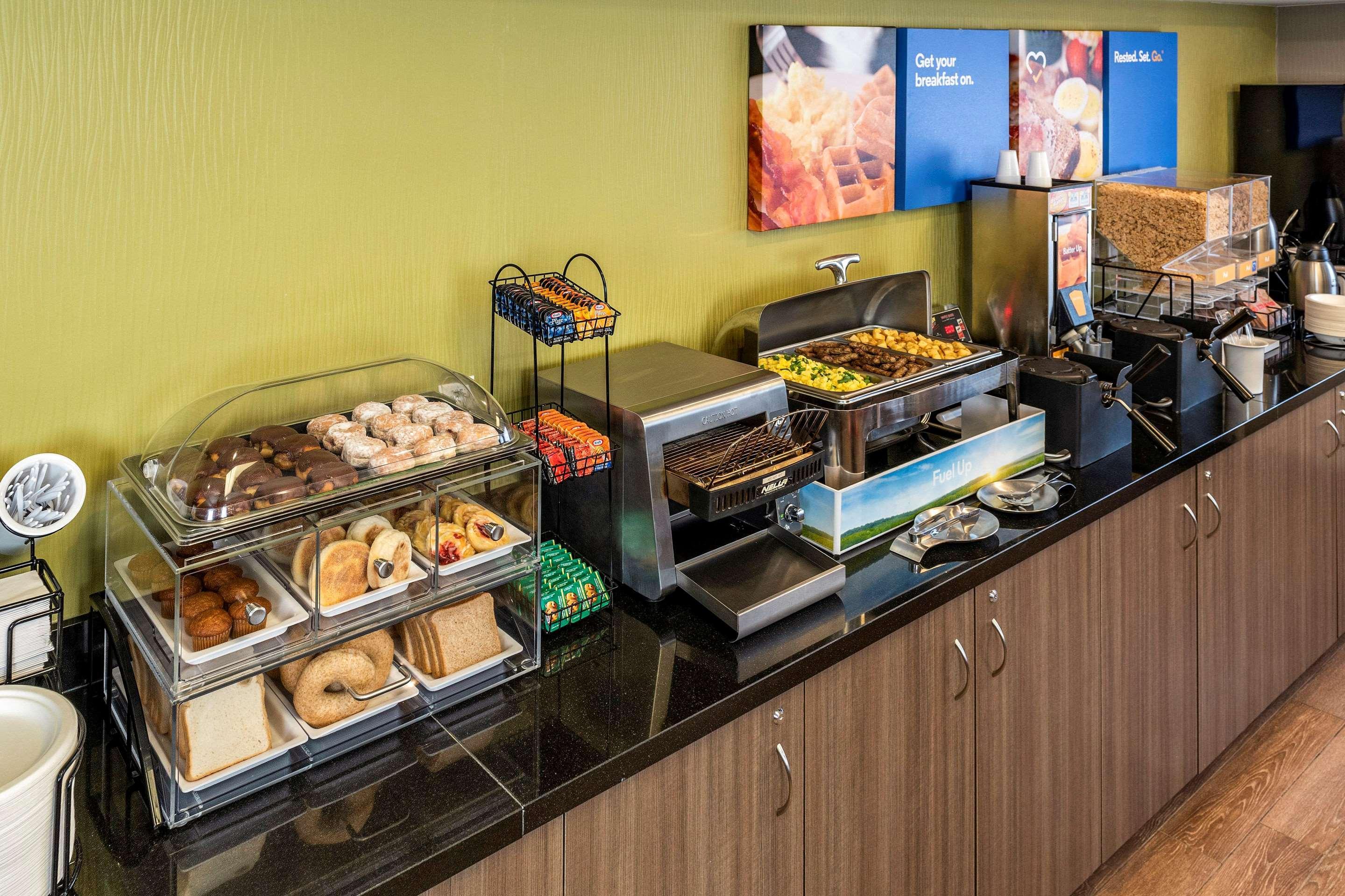 Comfort Inn Airport Winnipeg Zewnętrze zdjęcie